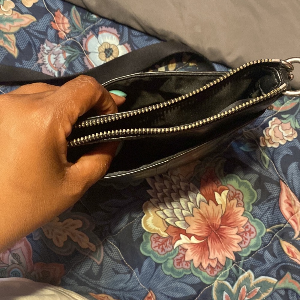 Authentic Black Coach Crossbody - R - Picture 5 of 5